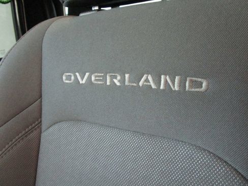 Used 2021 Jeep Gladiator Overland w/ Dual Top Group AWD/4WD image 32