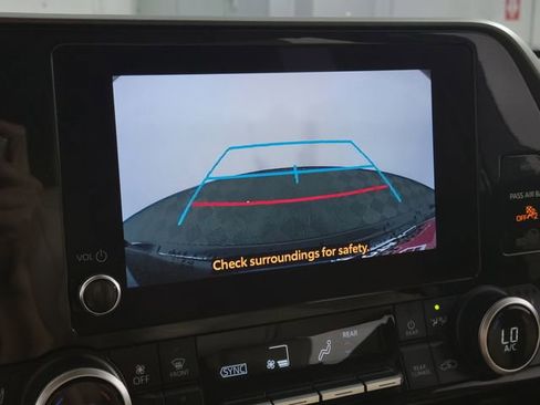 Used 2023 Toyota Highlander XLE image 21