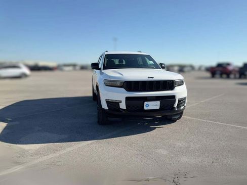 New 2025 Jeep Grand Cherokee L Limited w/ Black Appearance Package image 17