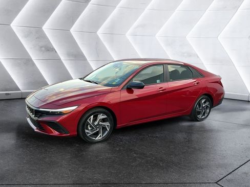 Certified 2025 Hyundai Elantra Sport image 2