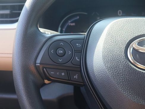 Used 2024 Toyota RAV4 XLE AWD/4WD image 7