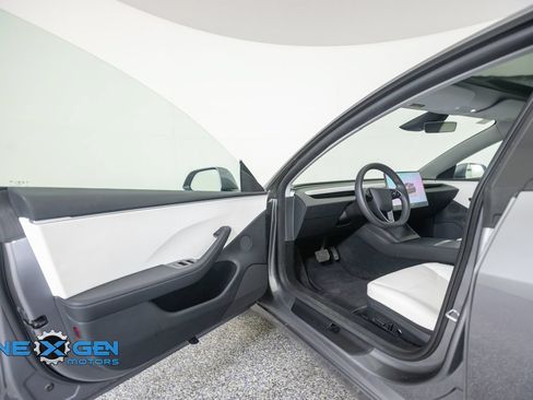 Used 2025 Tesla Model 3 Long Range AWD/4WD image 9