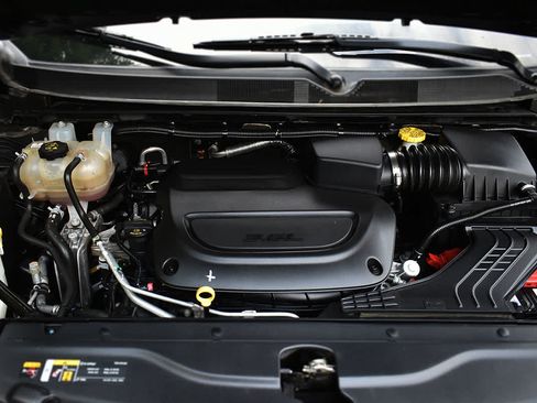 Used 2023 Chrysler Voyager LX FWD image 28