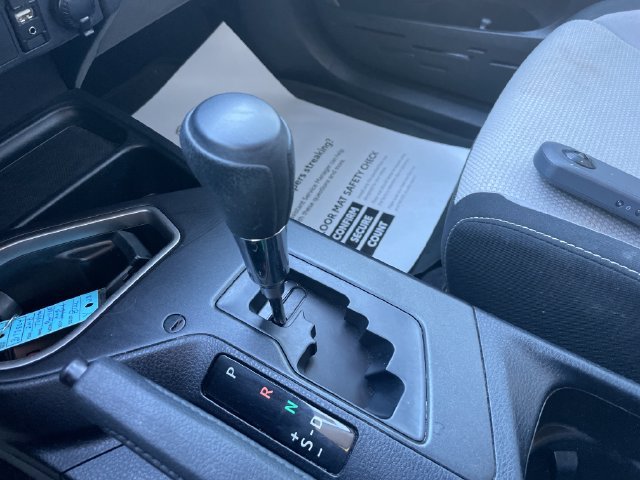 Used 2018 Toyota RAV4 LE AWD/4WD image 26
