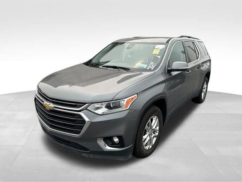 Used 2021 Chevrolet Traverse LT w/ LPO, Cargo Package FWD image 4