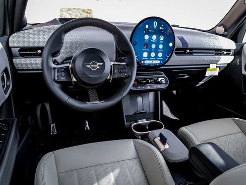 Used 2026 MINI Cooper 4-Door Hardtop FWD image 9