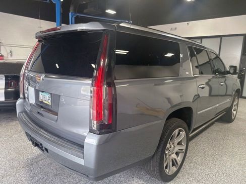 Used 2019 Cadillac Escalade ESV Premium Luxury AWD/4WD image 4