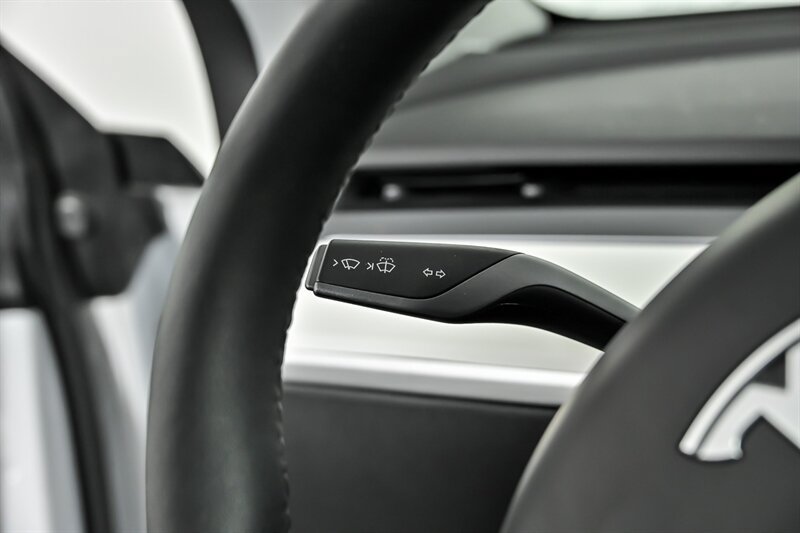 Used 2021 Tesla Model Y Long Range AWD/4WD image 22