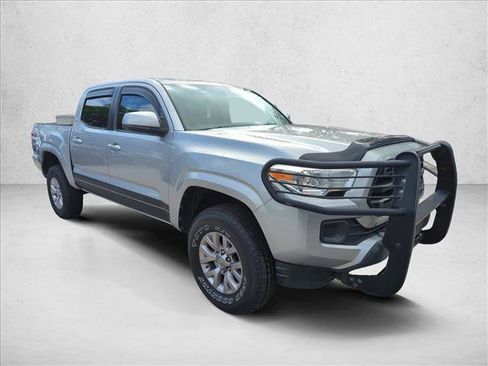 Used 2017 Toyota Tacoma SR image 3
