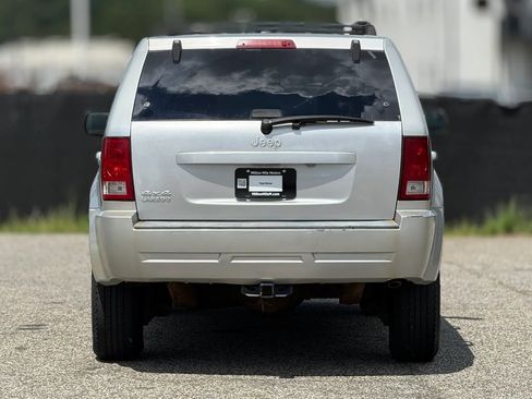 Used 2010 Jeep Grand Cherokee Laredo AWD/4WD image 4
