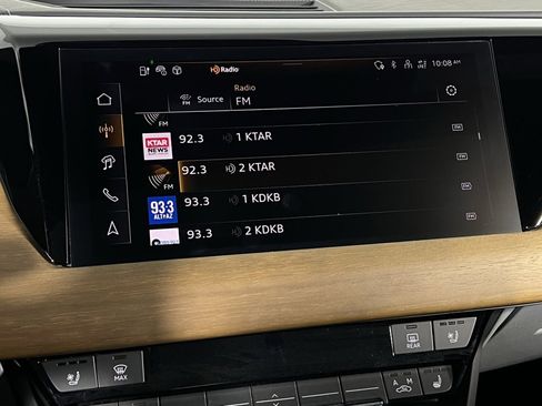 Used 2024 Audi e-tron GT Premium Plus image 21