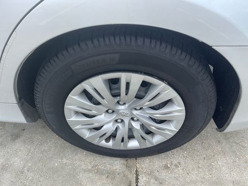 Used 2012 Toyota Camry LE FWD image 13