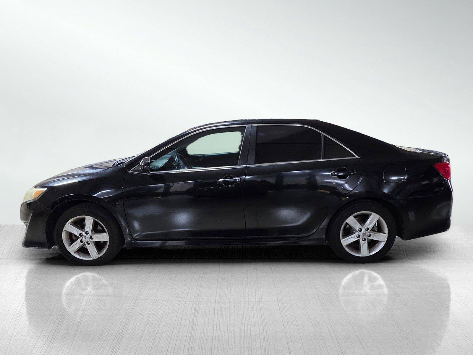 Used 2014 Toyota Camry SE w/ Fleet Convenience Package FWD image 4