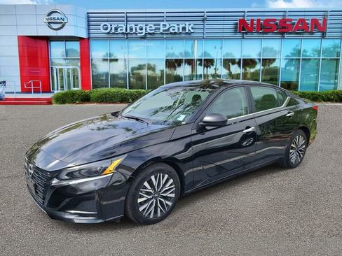 Used 2025 Nissan Altima 2.5 SV image 4