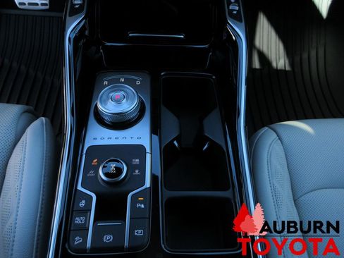 Used 2025 Kia Sorento SX Prestige image 24