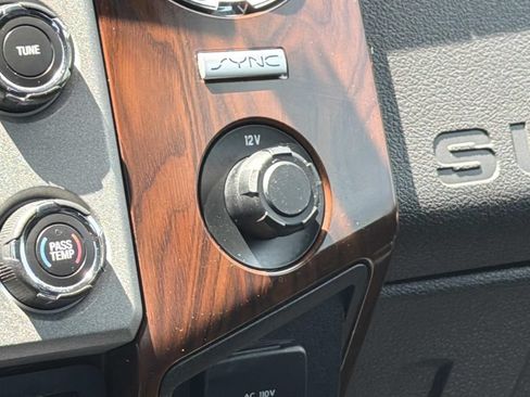 Used 2015 Ford F250 Lariat w/ Lariat Interior Package AWD/4WD image 19