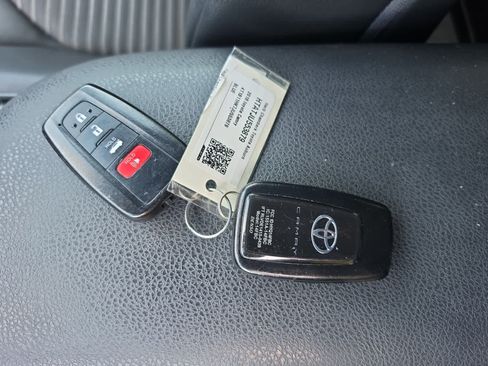 Used 2018 Toyota Camry SE w/ Audio Package FWD image 10