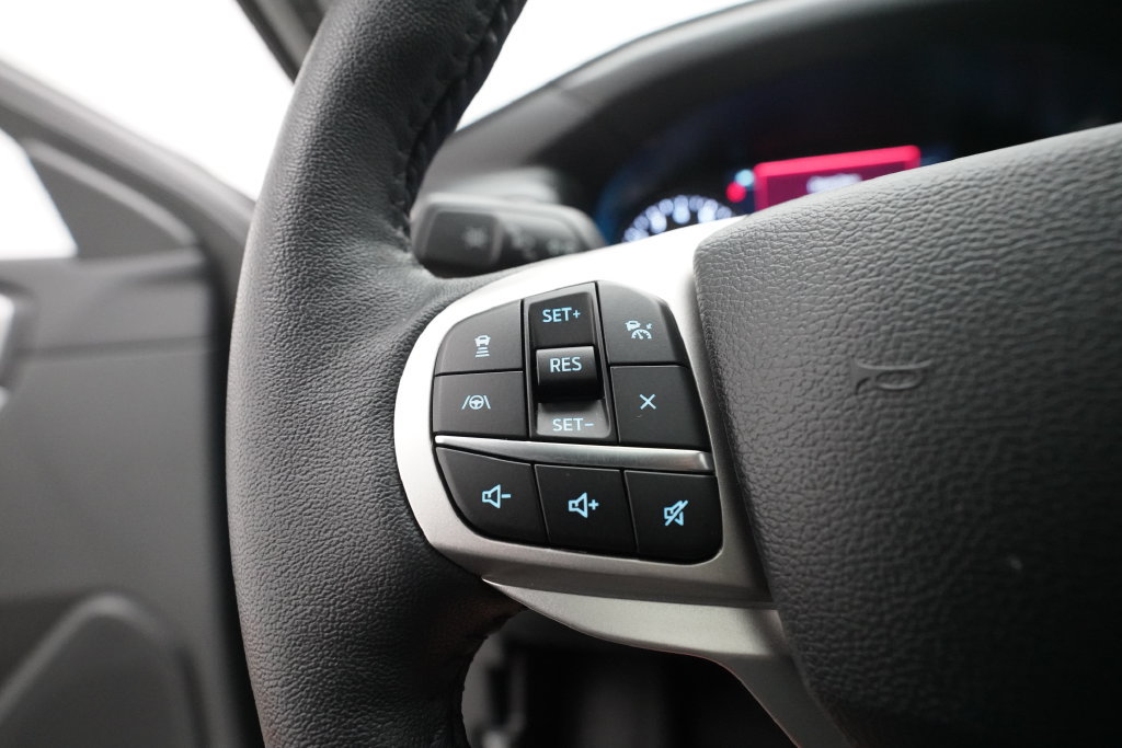 Used 2024 Ford Explorer XLT w/ Equipment Group 202A AWD/4WD image 19