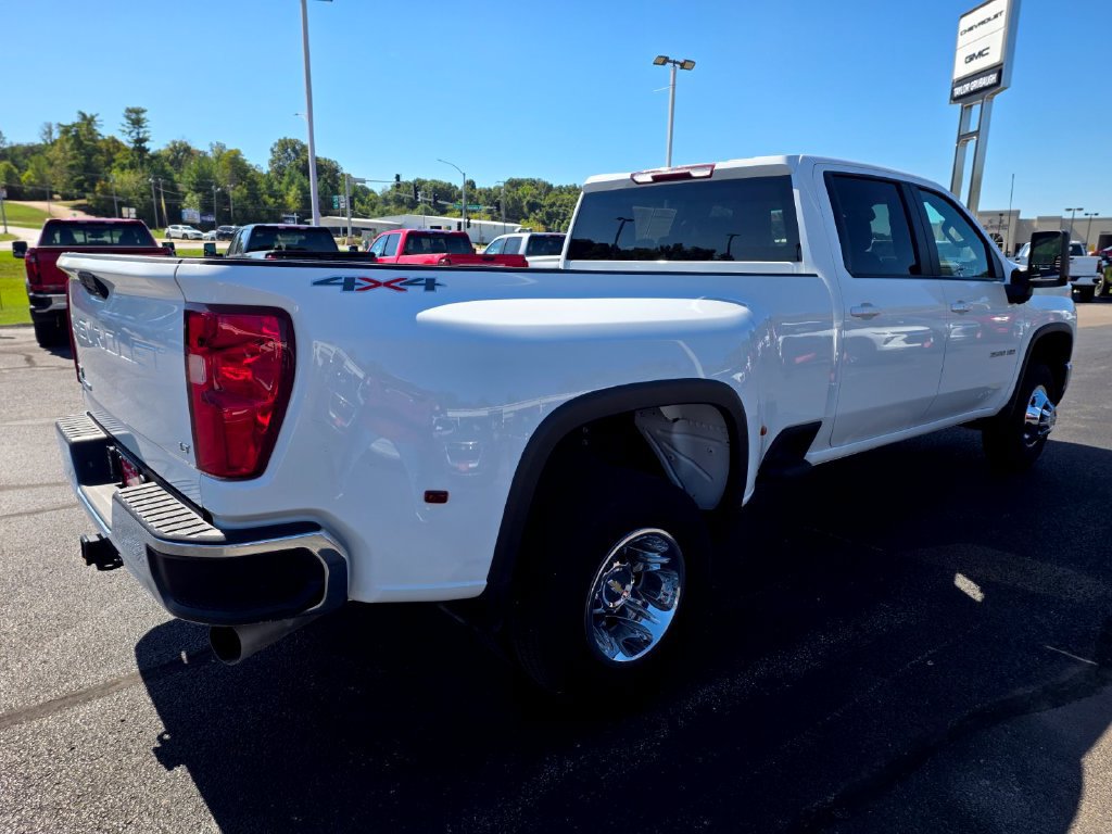 Used 2025 Chevrolet Silverado 3500 LT w/ Convenience Package AWD/4WD image 9