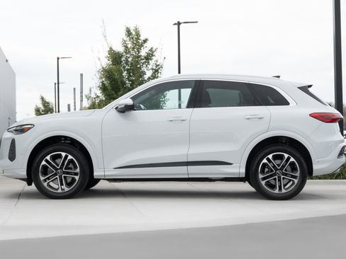 Certified 2025 Audi Q5 Premium Plus w/ Premium Plus image 6