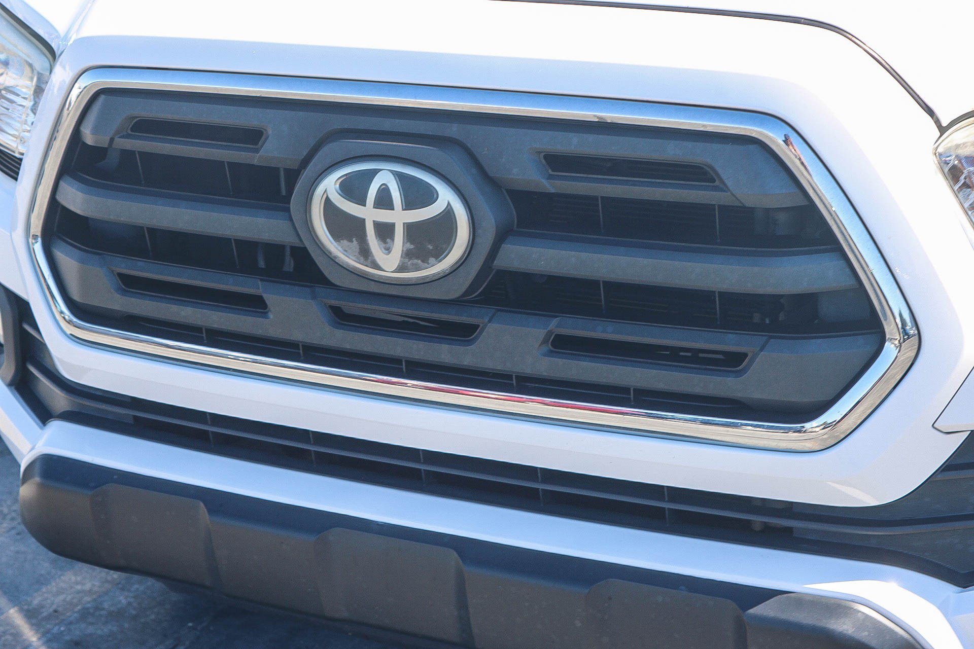 Used 2019 Toyota Tacoma SR5 AWD/4WD image 7