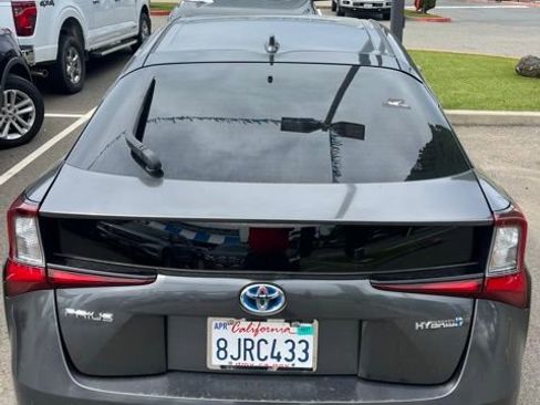 Used 2019 Toyota Prius LE FWD image 10