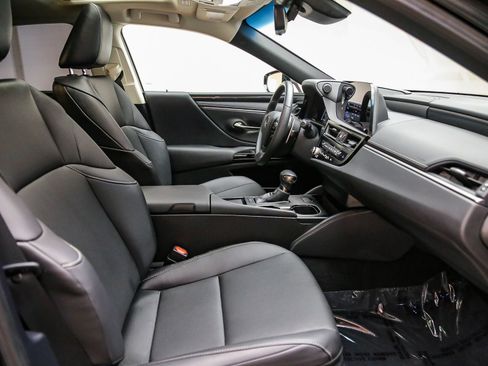 Used 2025 Lexus ES 350 w/ Accessory Package (Z2) FWD image 17
