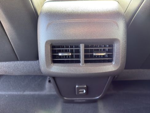 Used 2024 Chevrolet Equinox Premier image 31