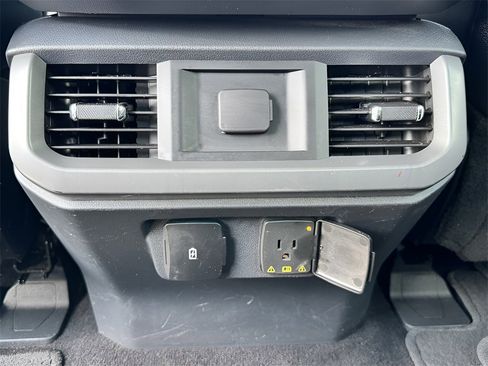 Used 2022 Ford F150 Lariat w/ Trailer Tow Package image 37