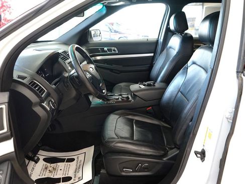 Used 2016 Ford Explorer XLT w/ Equipment Group 202A image 24