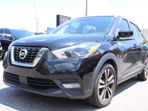 Used 2020 Nissan Kicks SR FWD image 2