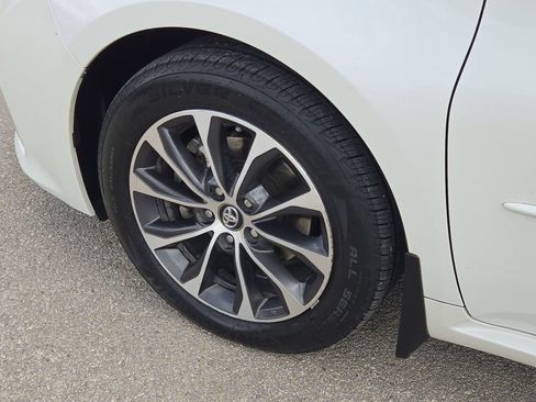 Used 2018 Toyota Avalon XLE Premium image 32