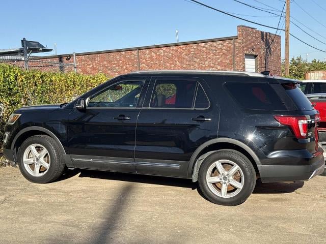 Used 2017 Ford Explorer XLT w/ Equipment Group 202A AWD/4WD image 6