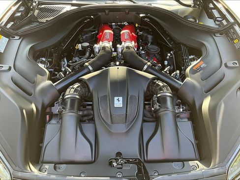 Used 2022 Ferrari Portofino M RWD image 10