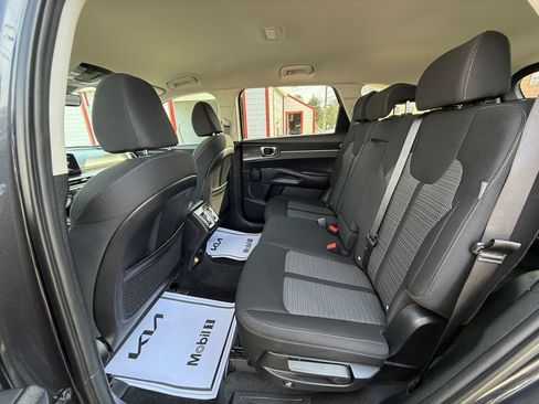 Certified 2025 Kia Sorento LX image 29