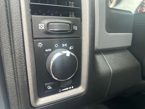 Used 2018 RAM 2500 Tradesman w/ Chrome Appearance Group image 32