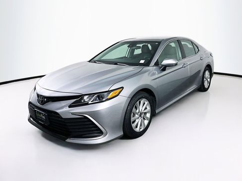 Used 2024 Toyota Camry LE image 3