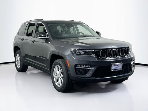 Used 2022 Jeep Grand Cherokee Limited image 3