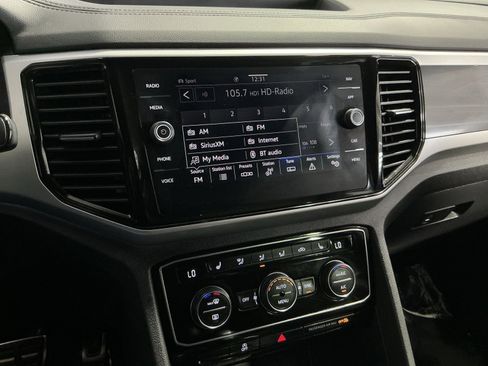 Used 2023 Volkswagen Atlas Cross Sport SEL R-Line AWD/4WD image 19