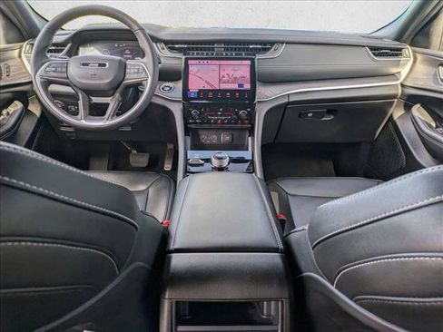 Used 2025 Jeep Grand Cherokee Limited w/ Black Appearance Package image 18