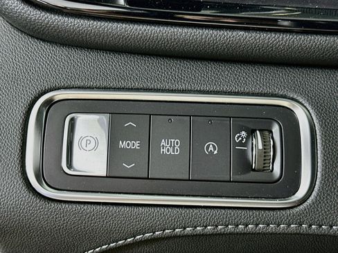 Used 2025 Buick Enclave Preferred FWD image 17