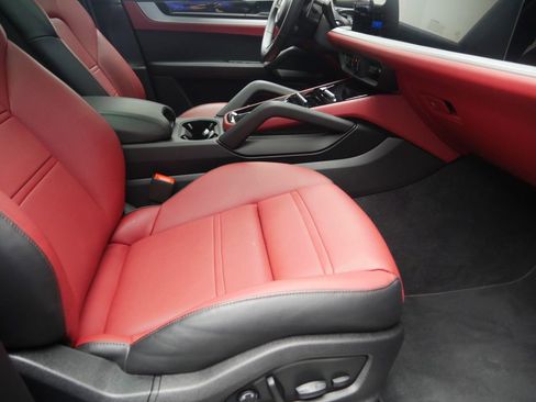 Certified 2026 Porsche Cayenne Coupe AWD/4WD image 20