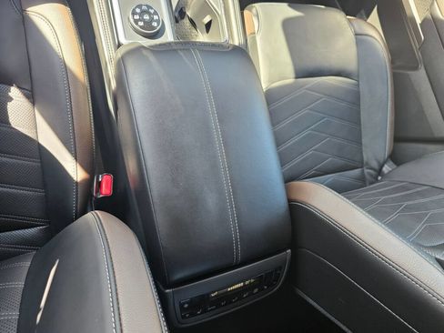 Used 2025 Nissan Pathfinder Platinum AWD/4WD image 23