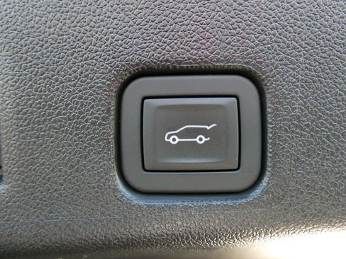 Used 2025 Chevrolet Traverse High Country w/ LPO, Floor Liner Package image 20