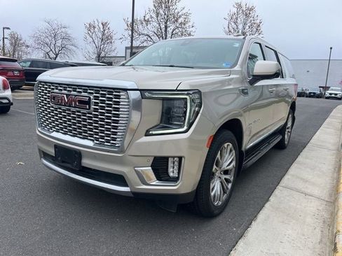 Used 2022 GMC Yukon XL Denali AWD/4WD image 3