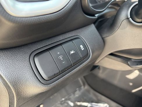 Used 2020 Hyundai Venue SE FWD image 16
