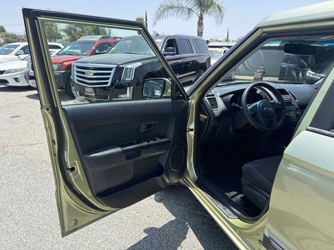 Used 2013 Kia Soul FWD image 6