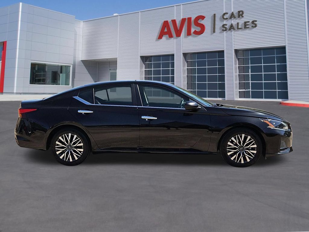 Used 2025 Nissan Altima 2.5 SV FWD image 5