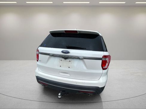Used 2017 Ford Explorer XLT w/ Equipment Group 202A FWD image 13