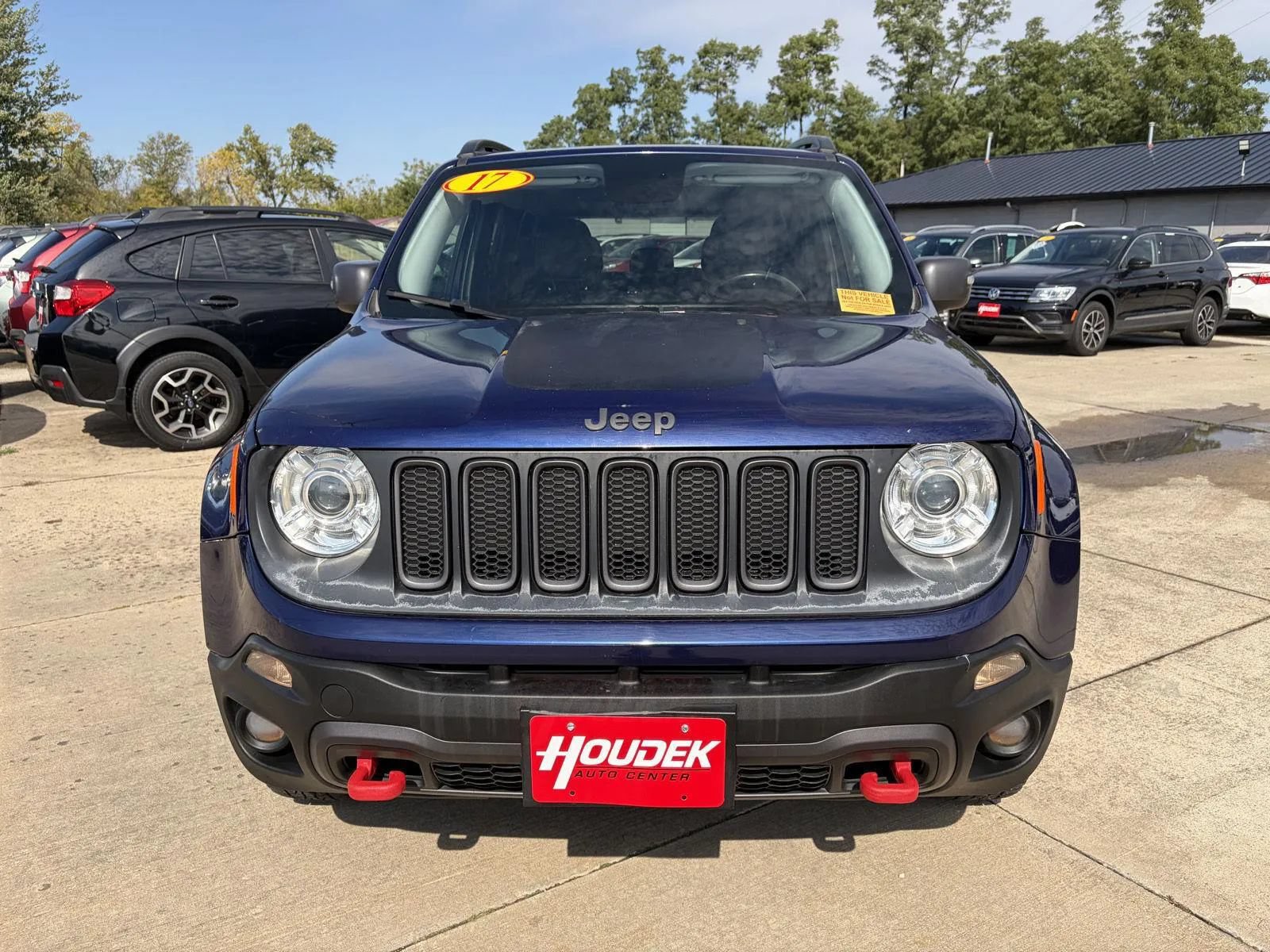 Used 2017 Jeep Renegade Trailhawk w/ Premium Trailhawk Package AWD/4WD image 2